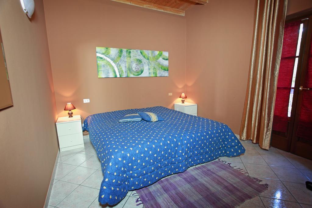 Agriturismo Licensì Del Bresà Monzambano Quarto foto