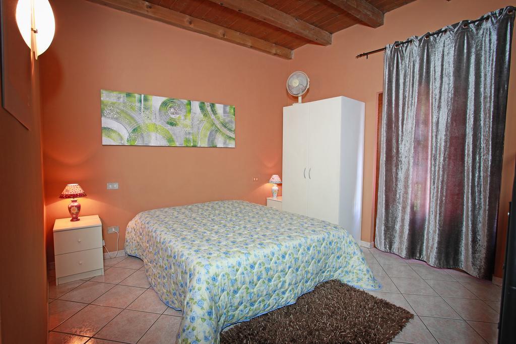 Agriturismo Licensì Del Bresà Monzambano Quarto foto